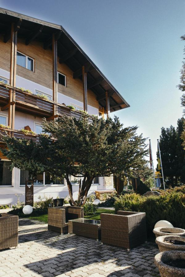 Wellnesshotel Paradiesquelle Puchberg am Schneeberg Exterior foto